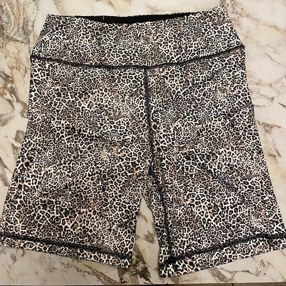 Victoria Sport shorts leapard print